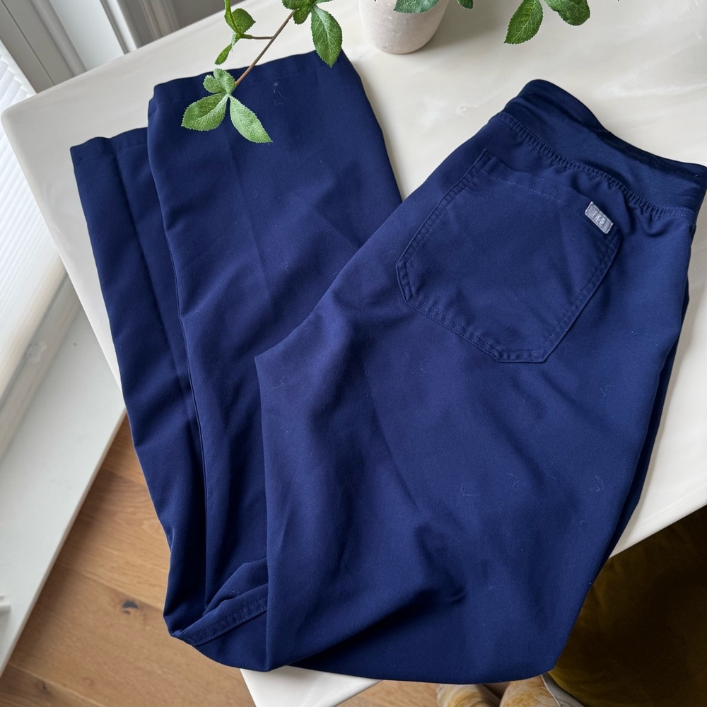 FIGS Livingston Basic Scrub Pants - M - Navy